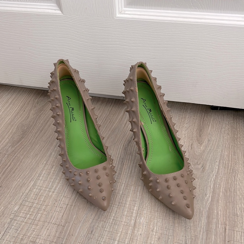 Anne Michelle taupe womens size 8/38 heels